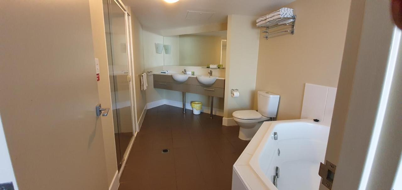 Pier Resort Apartamentos Urangan Exterior foto