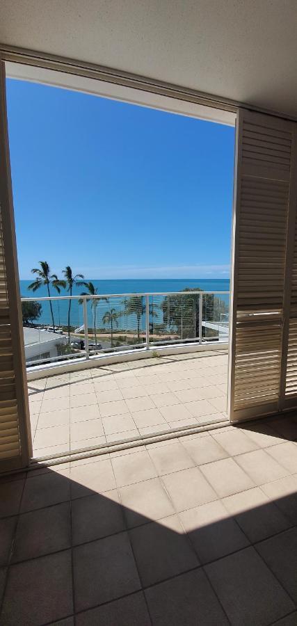 Pier Resort Apartamentos Urangan Exterior foto