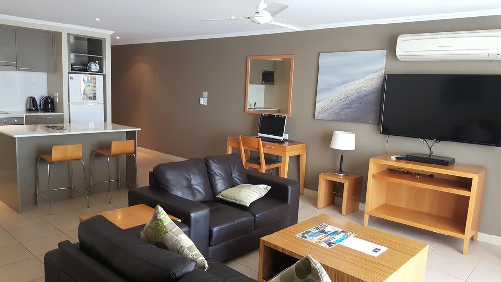 Pier Resort Apartamentos Urangan Exterior foto