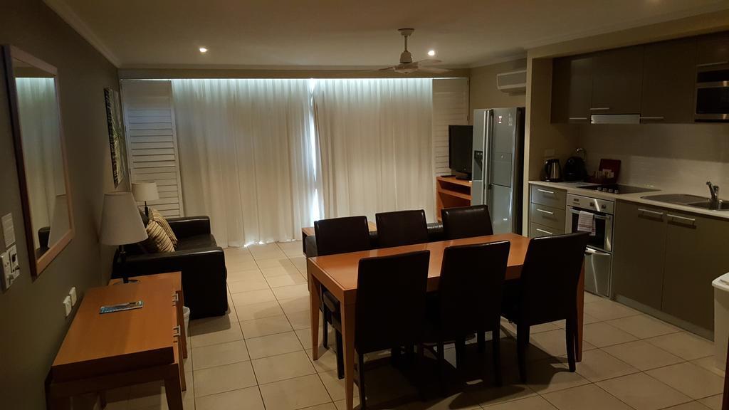 Pier Resort Apartamentos Urangan Exterior foto