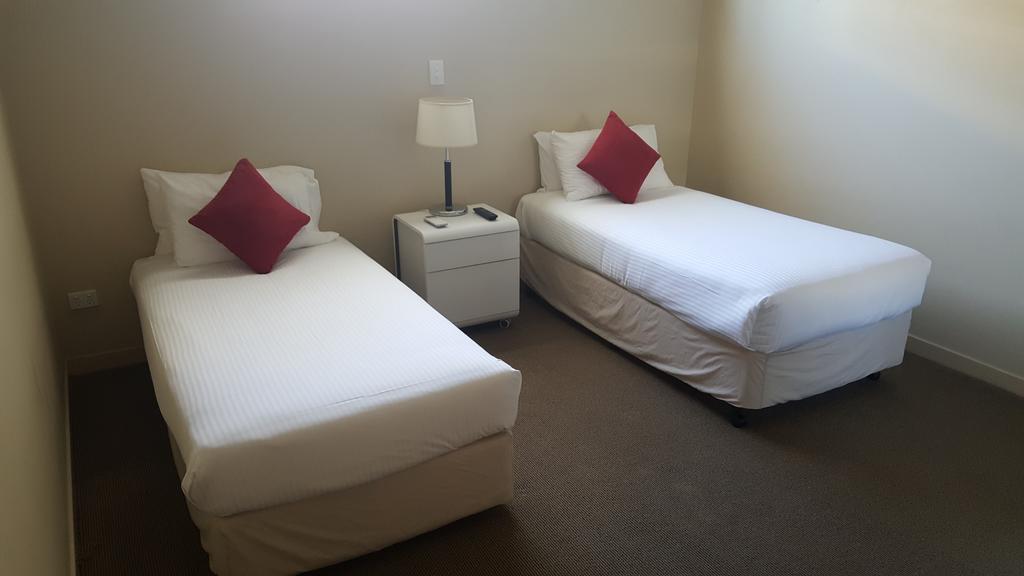 Pier Resort Apartamentos Urangan Exterior foto