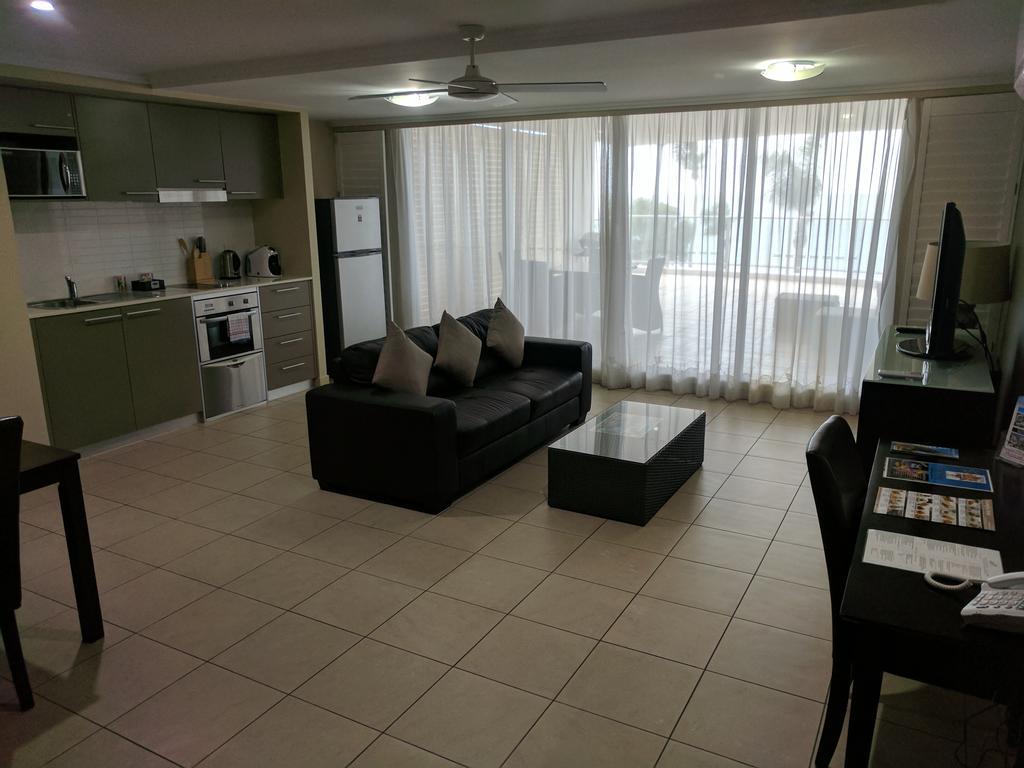 Pier Resort Apartamentos Urangan Exterior foto