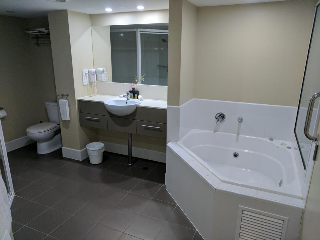 Pier Resort Apartamentos Urangan Exterior foto