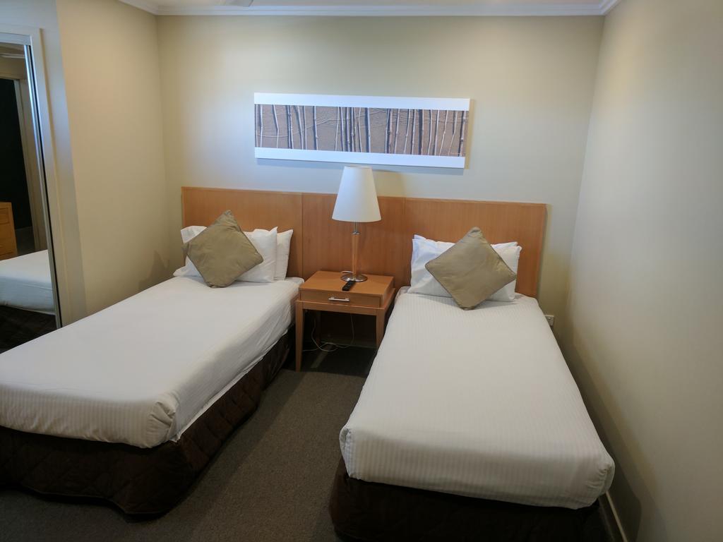 Pier Resort Apartamentos Urangan Exterior foto