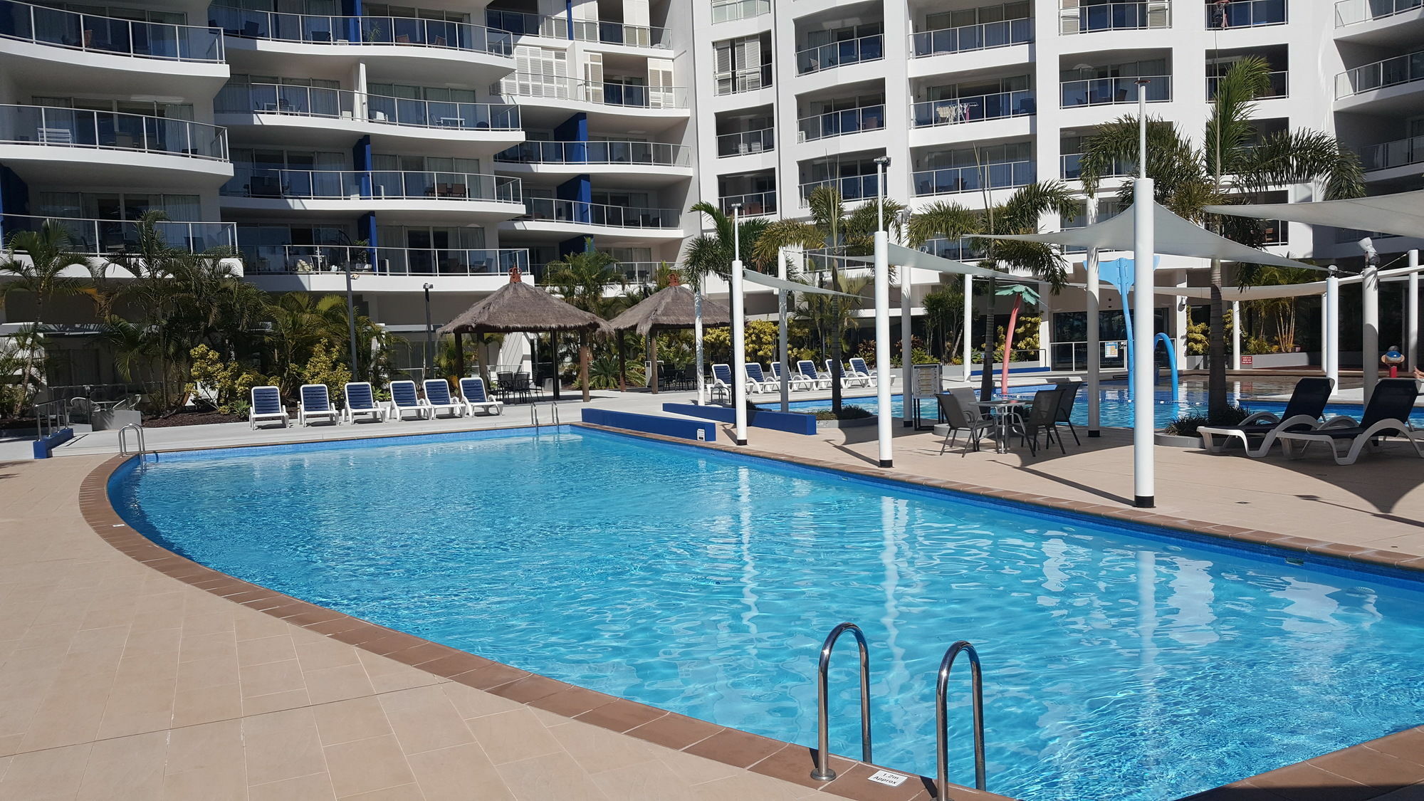 Pier Resort Apartamentos Urangan Exterior foto