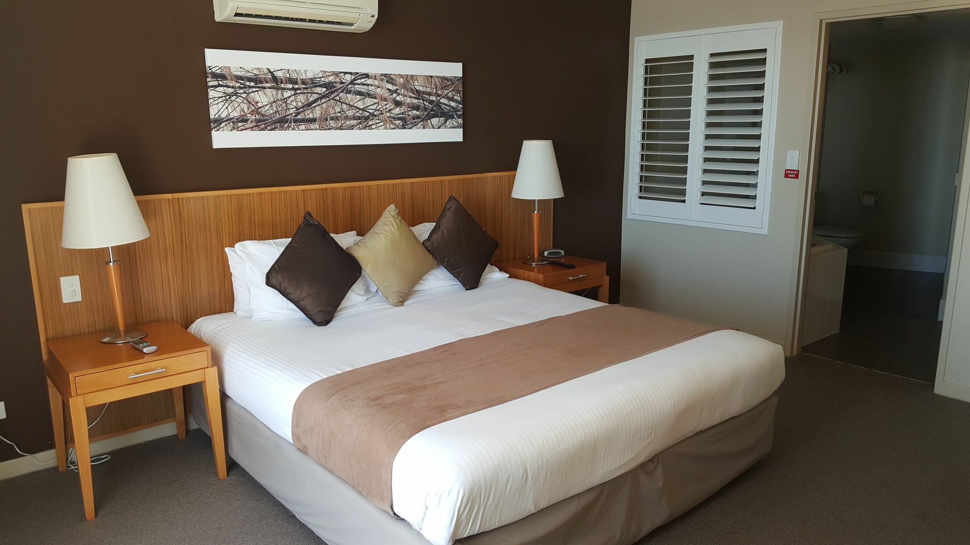 Pier Resort Apartamentos Urangan Exterior foto