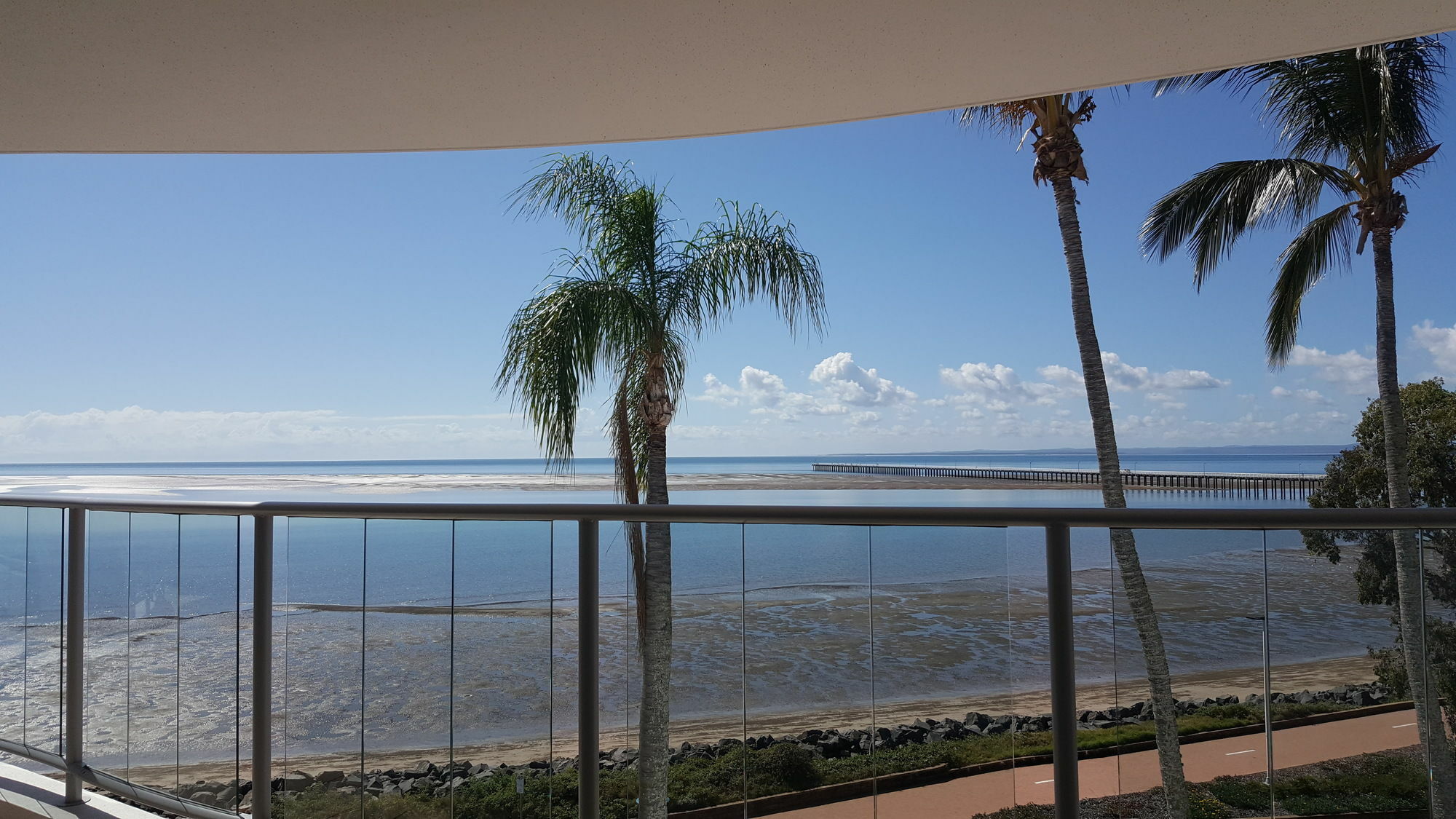 Pier Resort Apartamentos Urangan Exterior foto